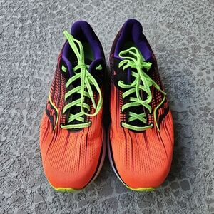 Mens Saucony running shoes size 11